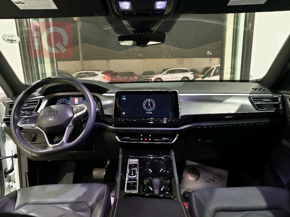 ڤۆڵکسواگن ئەتڵەس کرۆس سپۆرت